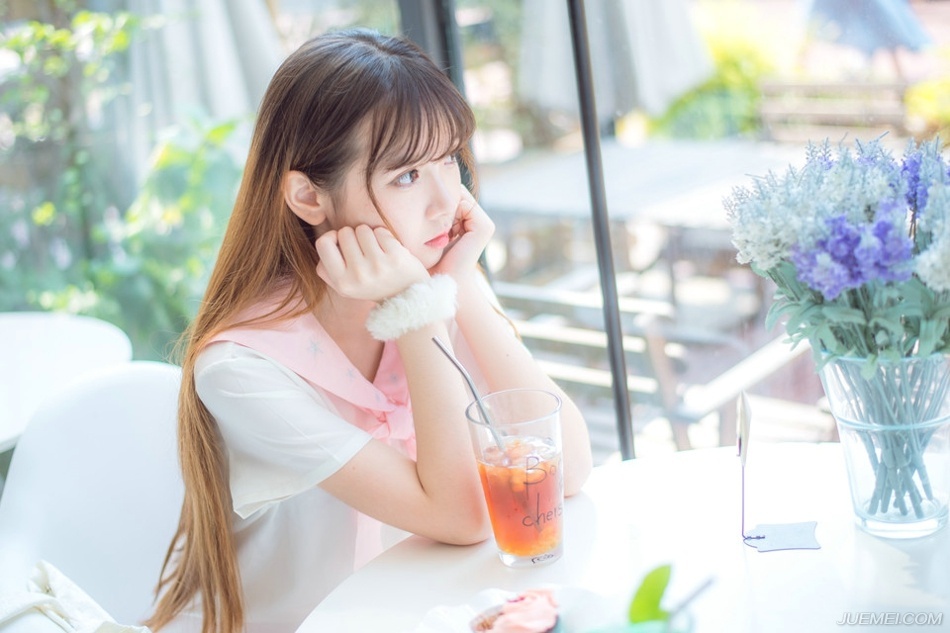 我现在这个年纪看真的觉得没什么，也实在没办法做到把思想“回到那个年代”哇。——韩寒《三重门》